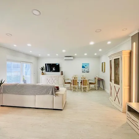 Brisamarvilas Sea View, 5 Min Walk To Town & Albufeira