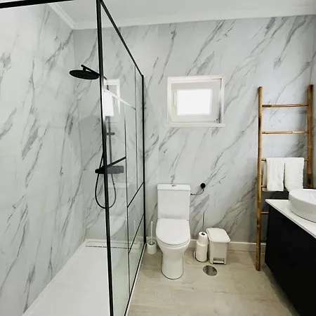 Brisamarvilas Sea View, 5 Min Walk To Town & בית נופש