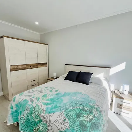 Brisamarvilas Sea View, 5 Min Walk To Town & Semesterbostad