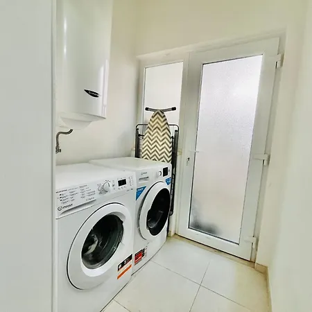 Brisamarvilas Sea View, 5 Min Walk To Town & Tatil Evi